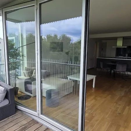 3 With Balcony By The River דירה
